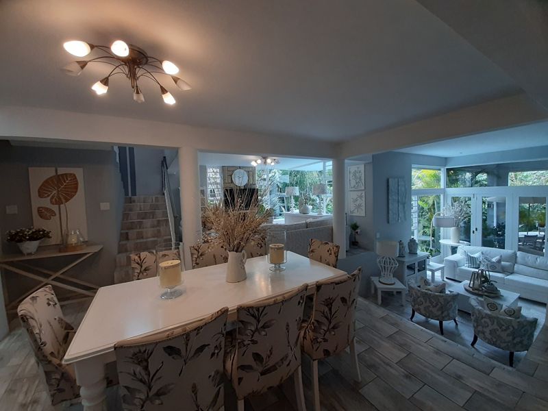 Absolutely beautiful, spacious and modern home in serene surroundings! - Photo 6