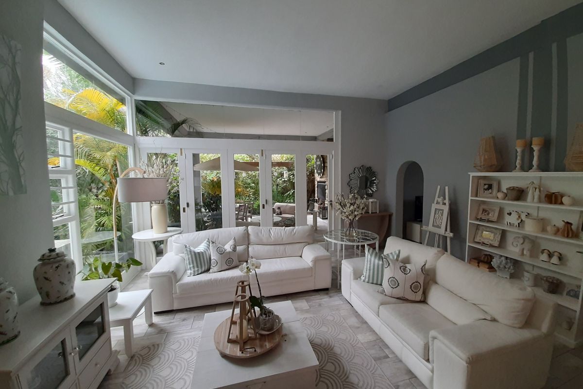 Absolutely beautiful, spacious and modern home in serene surroundings! - Photo 5