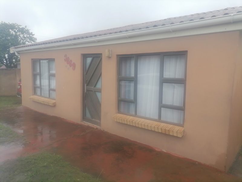 House For Sale In East London - Photo 2