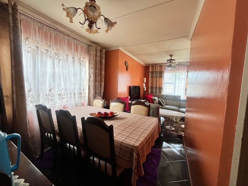 House For Sale In East London - Photo 9