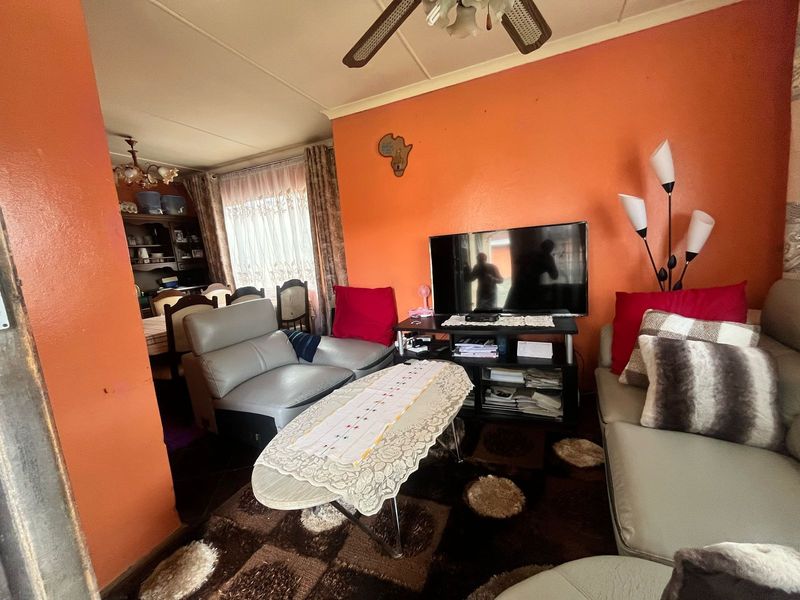 House For Sale In East London - Photo 8