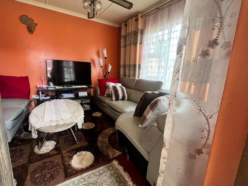 House For Sale In East London - Photo 6