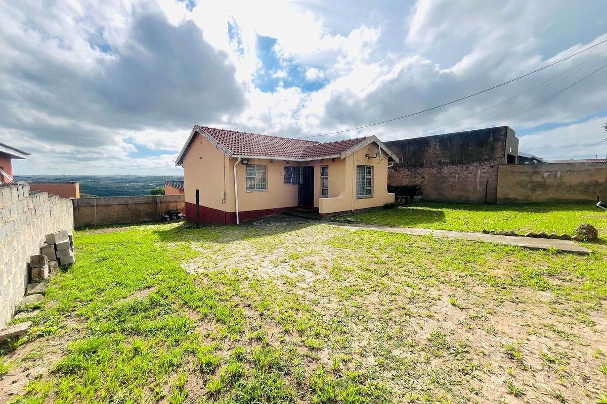 House For Sale In East London - Photo 2