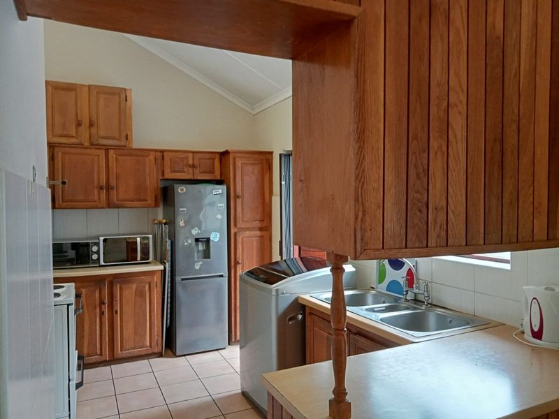 Townhouse For Sale In East London - Photo 9