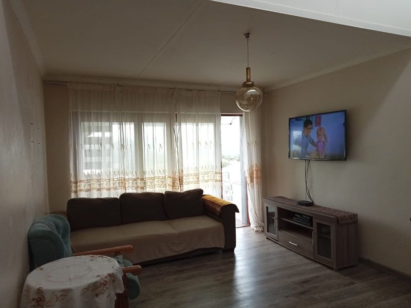 Townhouse For Sale In East London - Photo 6