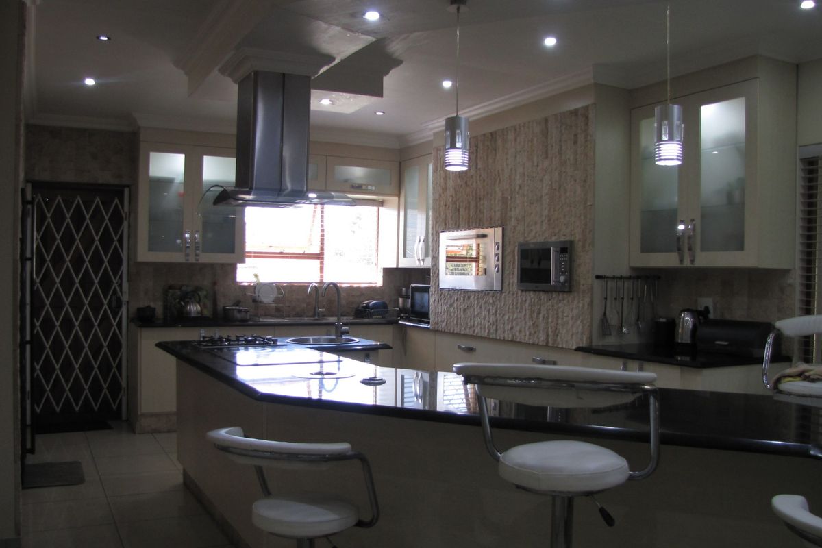 Spacious Family Retreat in Dorchester Heights - Photo 4