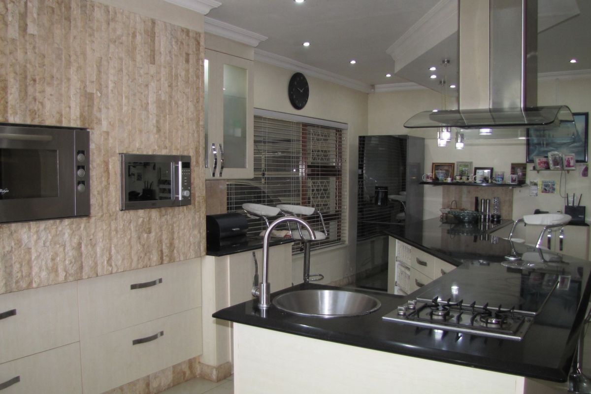 Spacious Family Retreat in Dorchester Heights - Photo 2