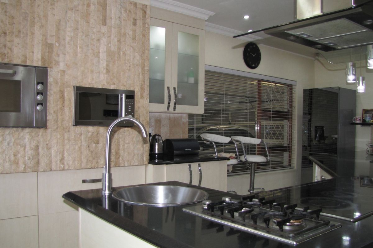 Spacious Family Retreat in Dorchester Heights - Photo 3