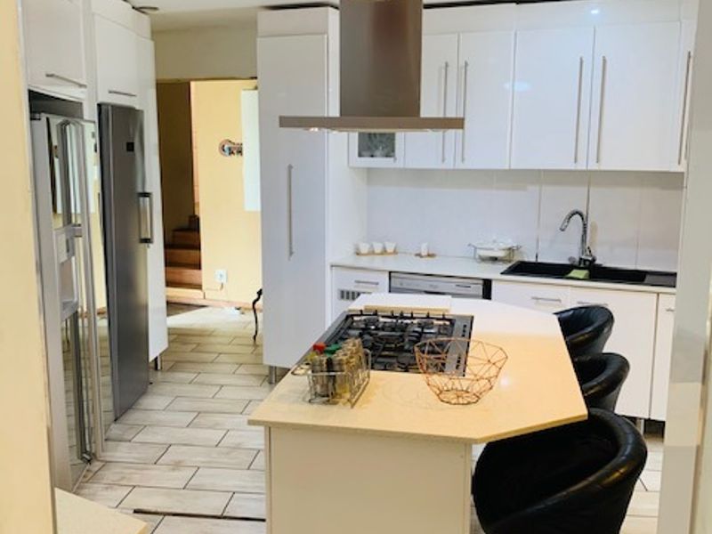 This gorgeous low-maintenance home is located in a very central area of Amalinda - Photo 10