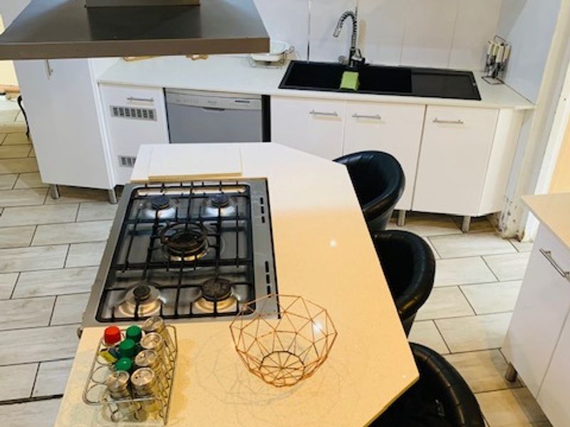 This gorgeous low-maintenance home is located in a very central area of Amalinda - Photo 9