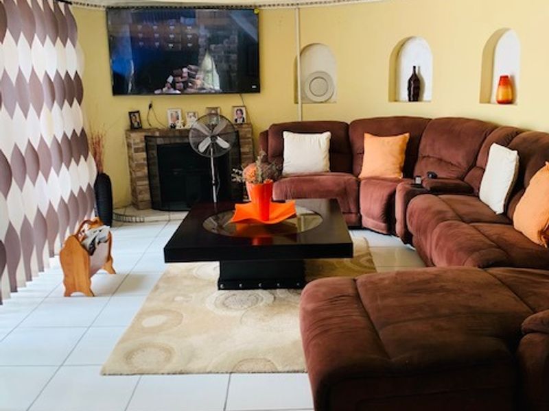 This gorgeous low-maintenance home is located in a very central area of Amalinda - Photo 8