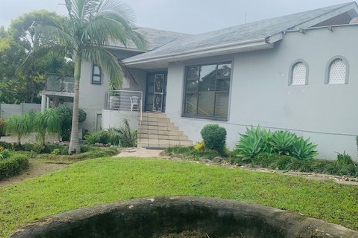 This gorgeous low-maintenance home is located in a very central area of Amalinda - Photo 3