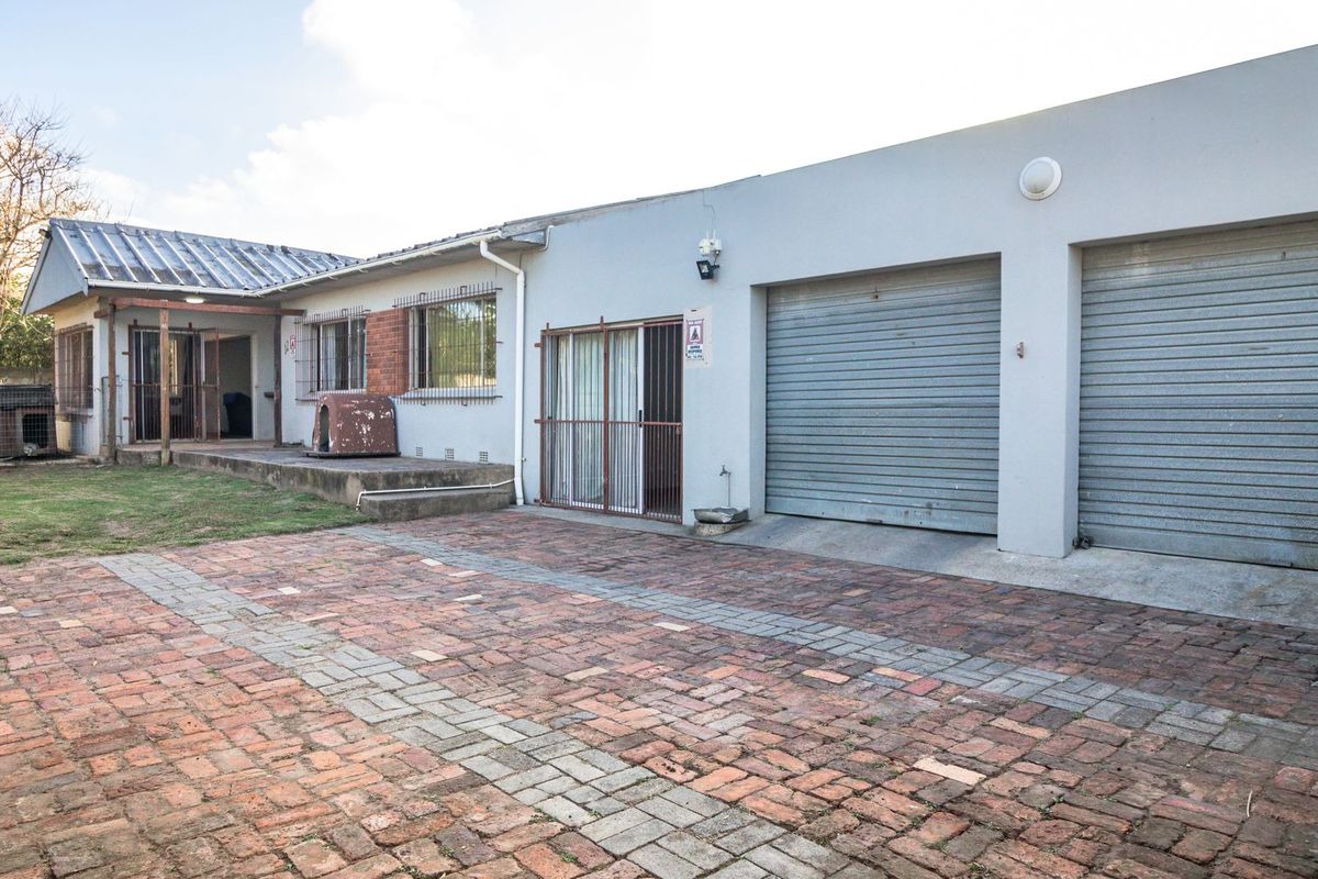 House For Sale In East London - Photo 2