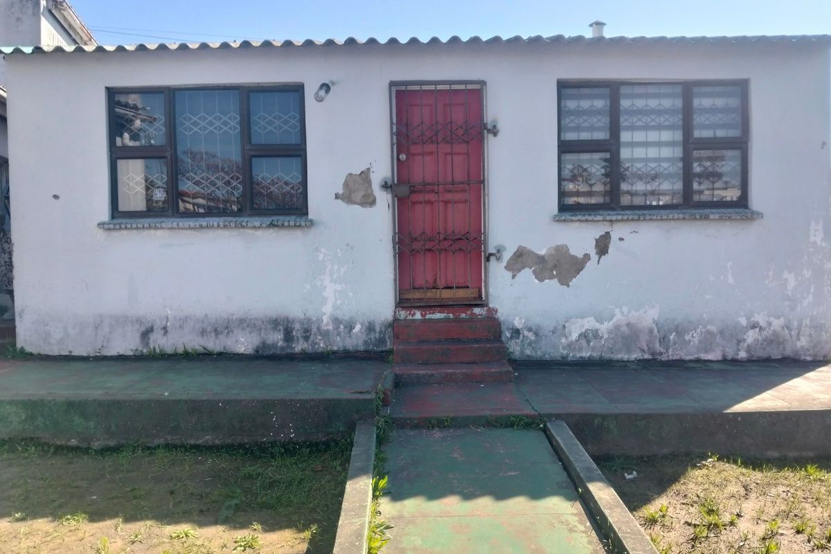House For Sale In East London - Photo 3