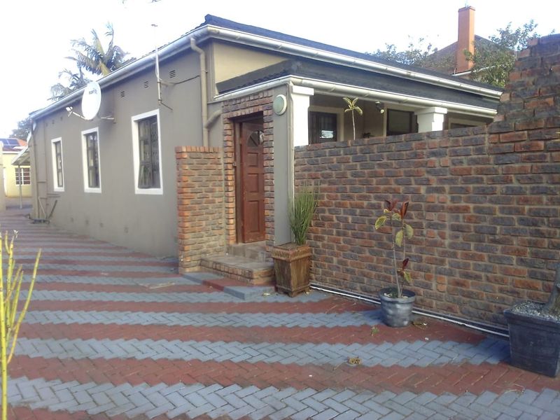 House For Sale In East London - Photo 3
