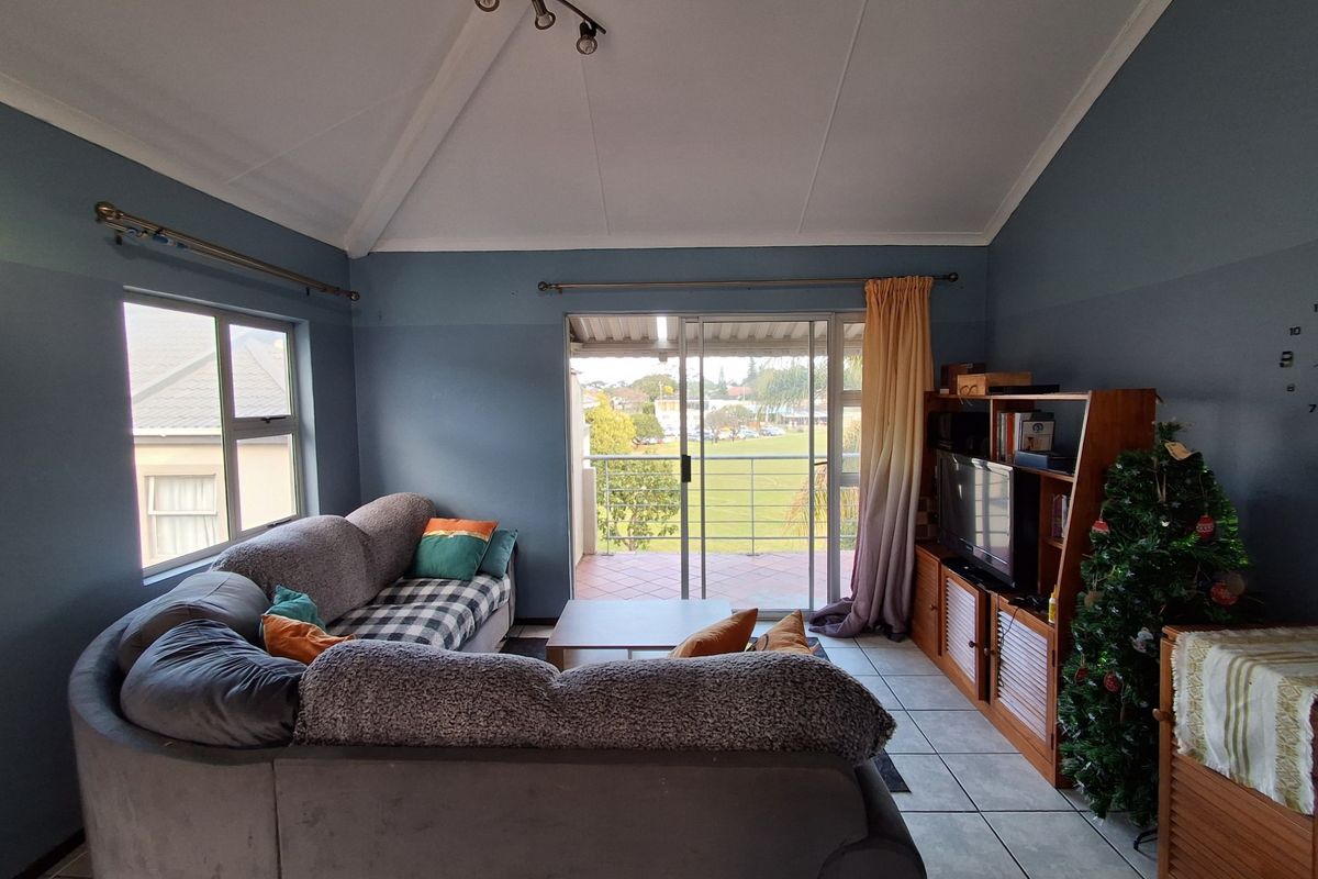 Secure 3 bedroom apartment with lovely views in Sought-After Berea and ideal for investors - Photo 2