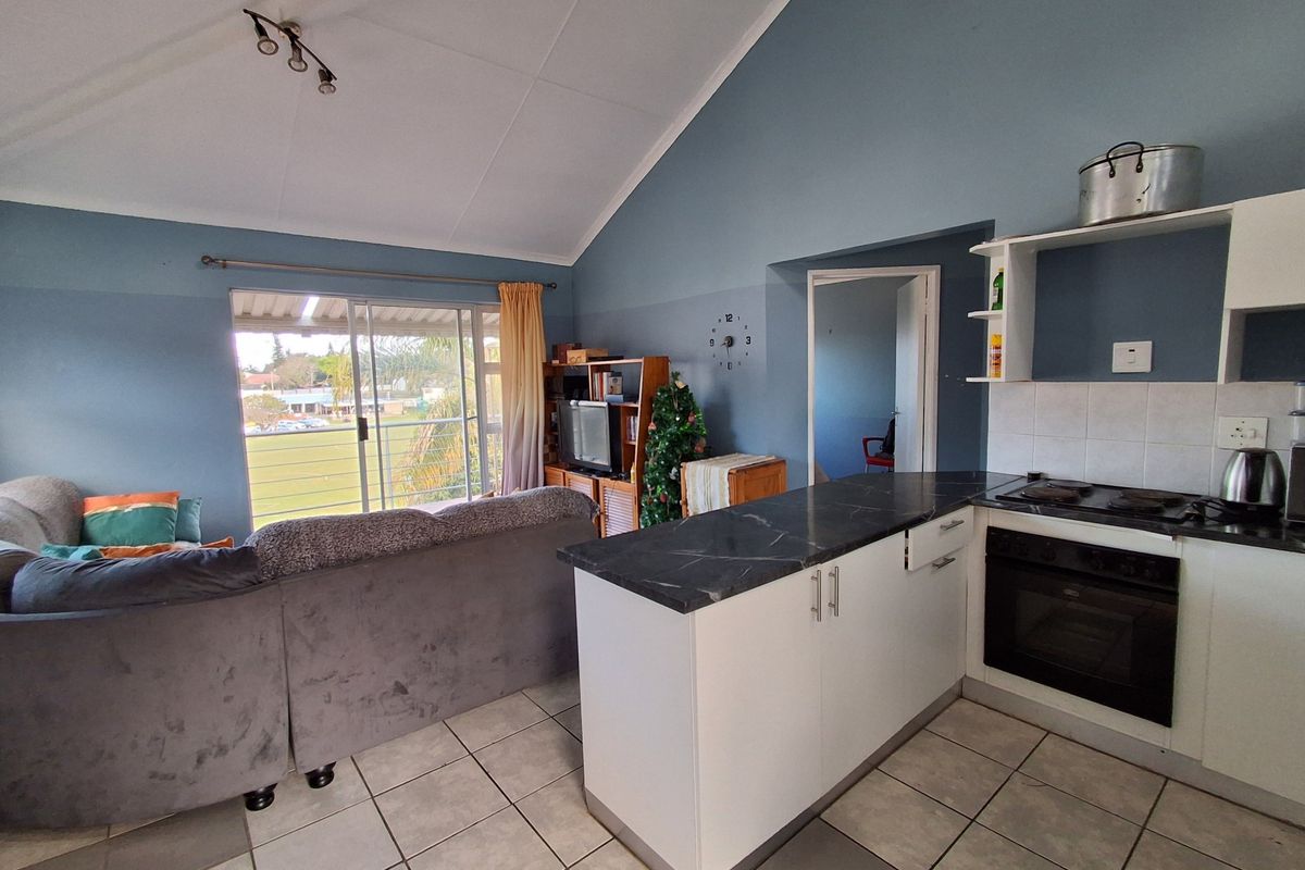 Secure 3 bedroom apartment with lovely views in Sought-After Berea and ideal for investors - Photo 4