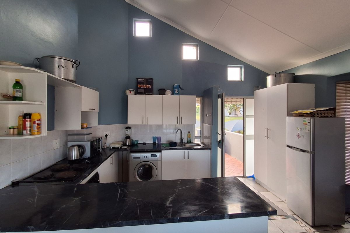 Secure 3 bedroom apartment with lovely views in Sought-After Berea and ideal for investors - Photo 3