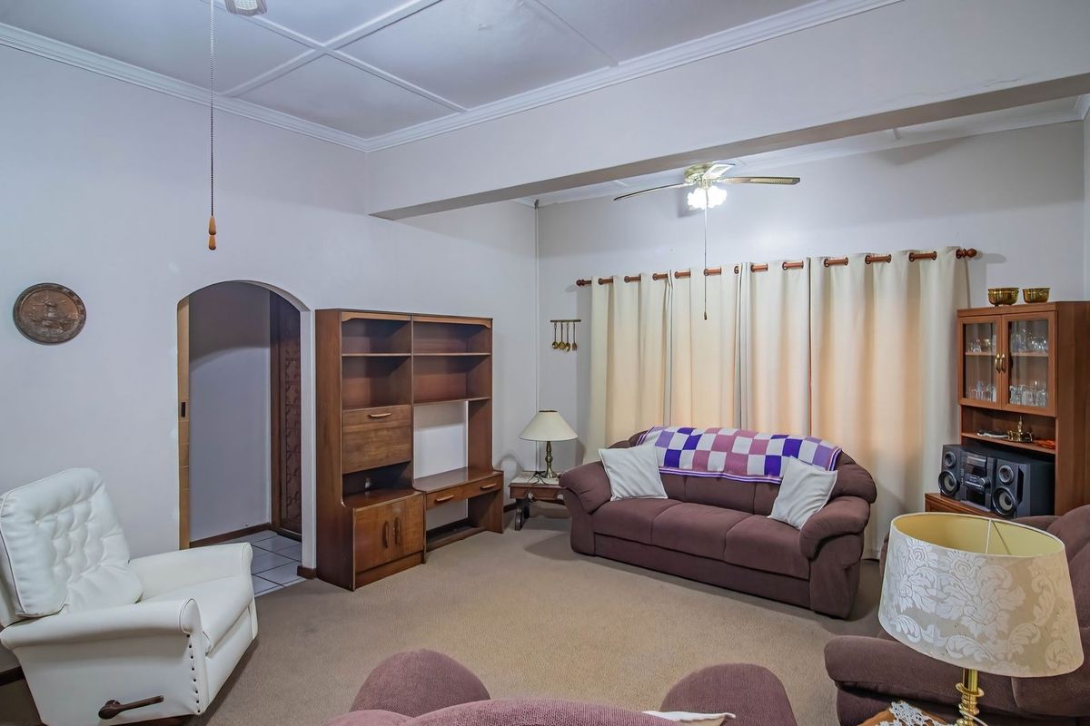 House For Sale In East London - Photo 3