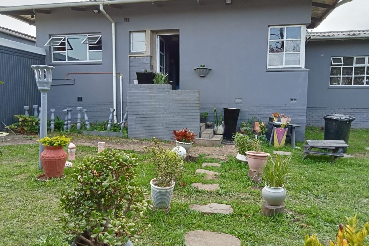 House For Sale In East London - Photo 3