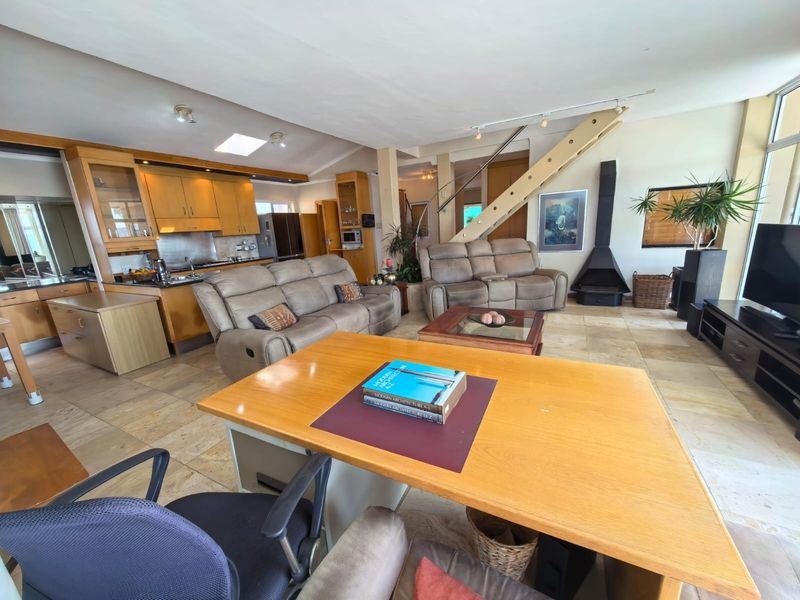 House For Sale In East London - Photo 3