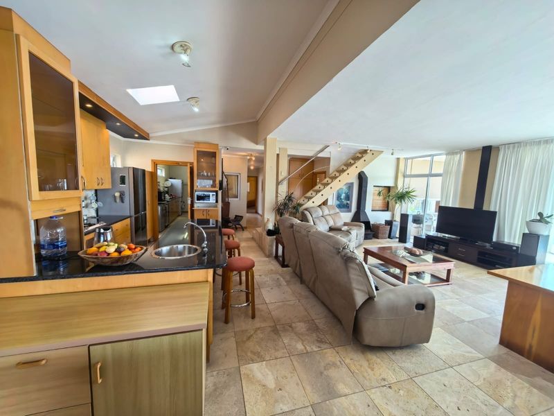 House For Sale In East London - Photo 2