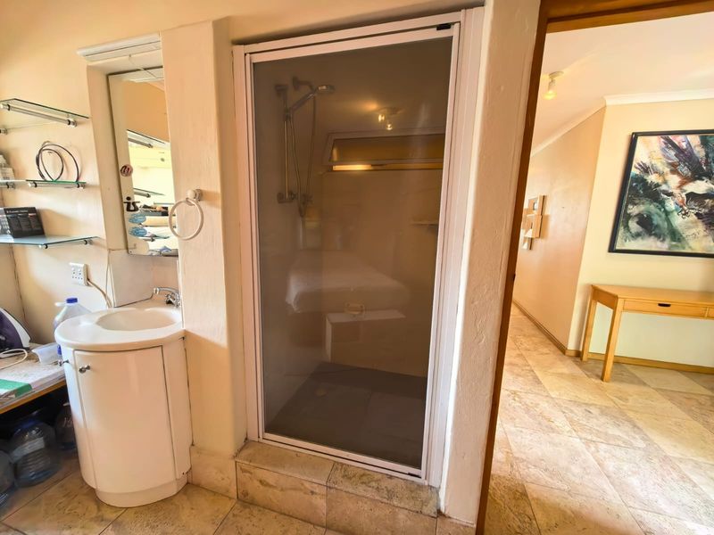 House For Sale In East London - Photo 9