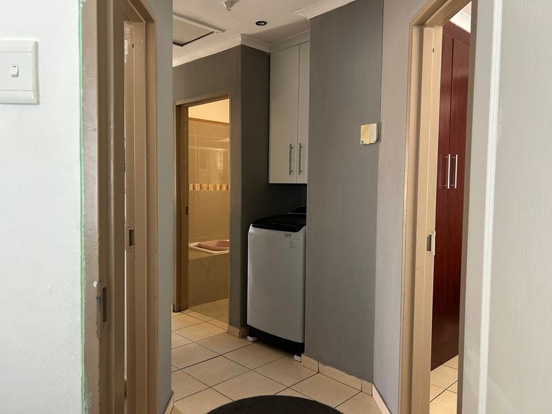 Move-in ready | Lock-up-and-go | Secure complex | Close to amenities - Photo 10