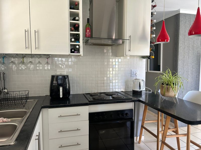 Move-in ready | Lock-up-and-go | Secure complex | Close to amenities - Photo 8