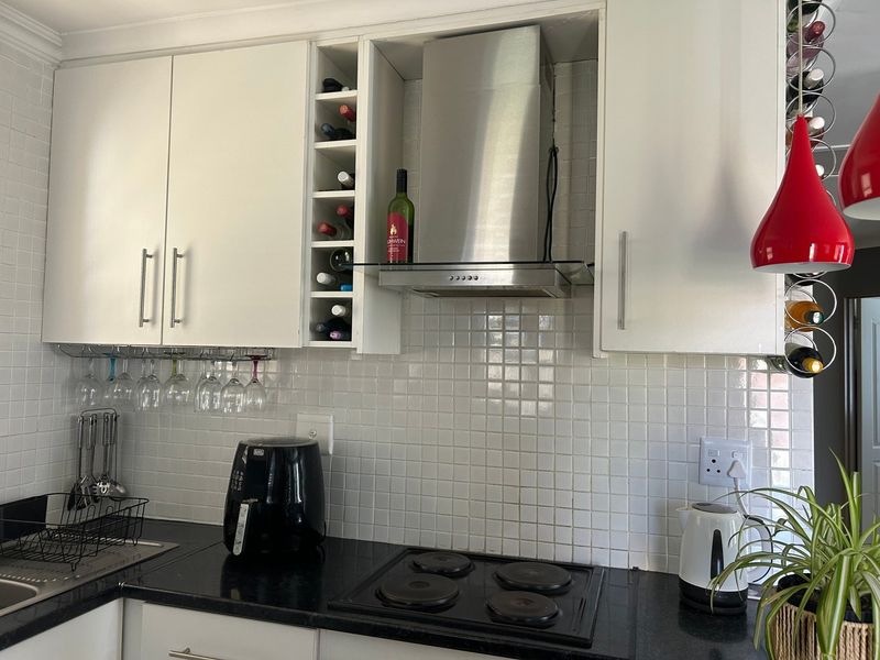 Move-in ready | Lock-up-and-go | Secure complex | Close to amenities - Photo 6