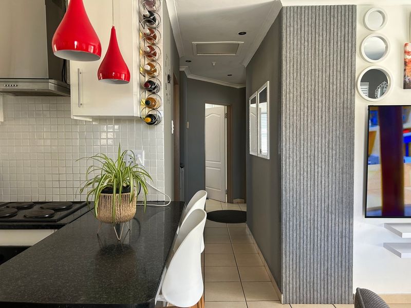 Move-in ready | Lock-up-and-go | Secure complex | Close to amenities - Photo 4