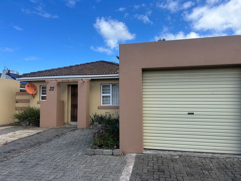 Move-in ready | Lock-up-and-go | Secure complex | Close to amenities - Photo 2