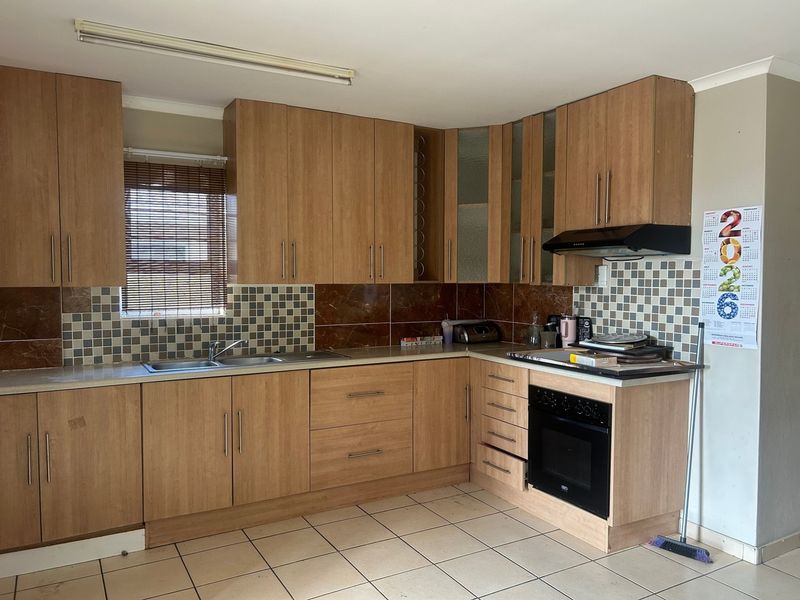 Move-in ready | Lock-up-and-go | Secure complex | Close to amenities - Photo 3