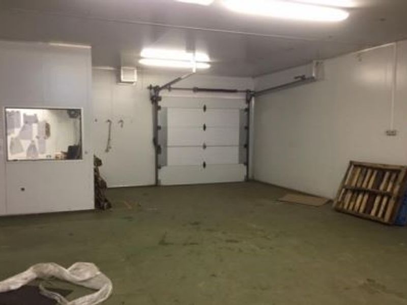 Industrial property with buildings - Photo 7