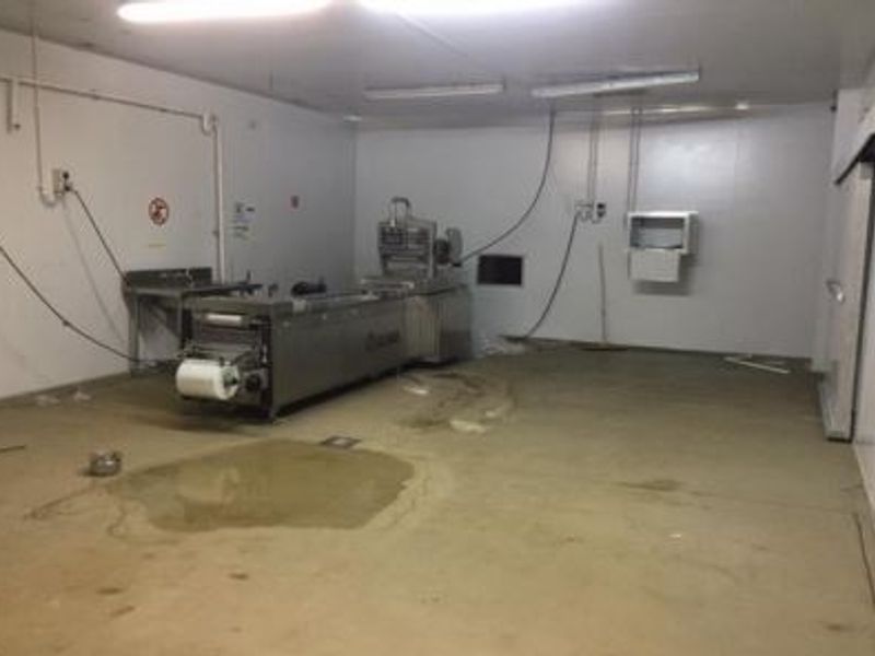 Industrial property with buildings - Photo 6