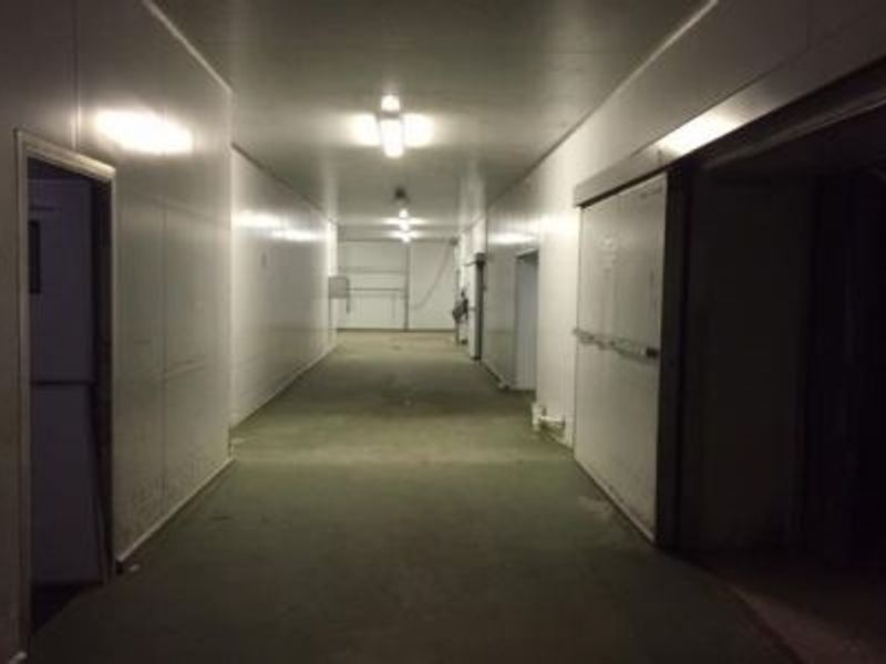 Industrial property with buildings - Photo 5