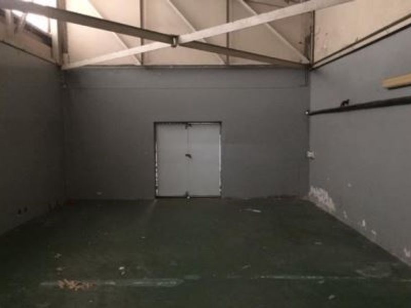 Industrial property with buildings - Photo 4