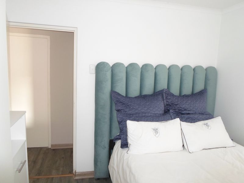 Two bedroom house in Highway Gardens - Photo 10