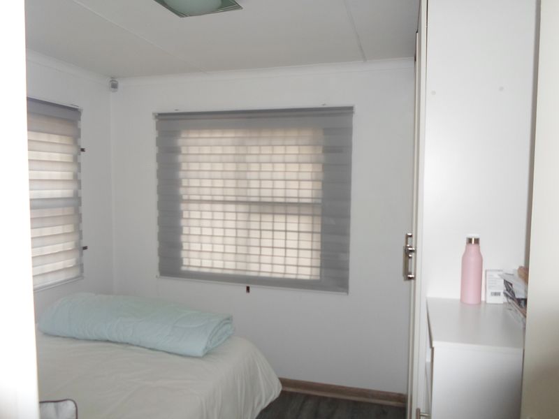 Two bedroom house in Highway Gardens - Photo 9