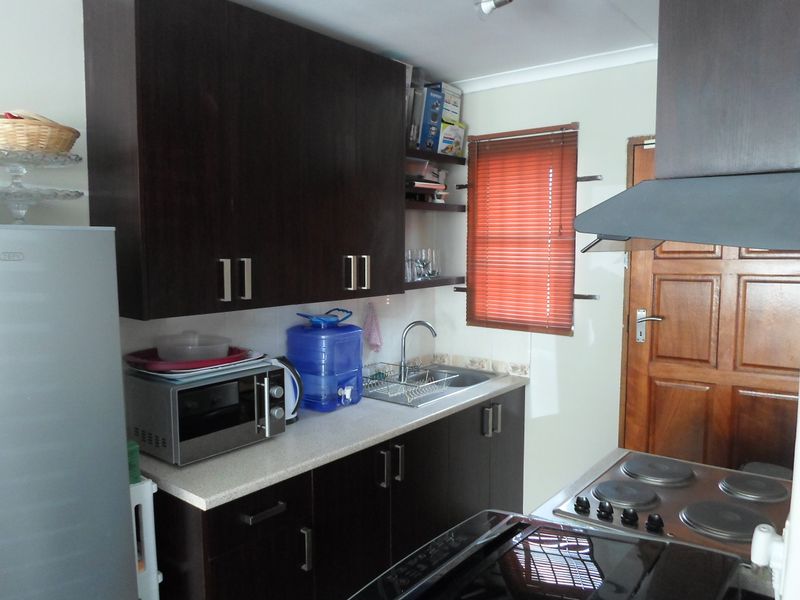 Two bedroom house in Highway Gardens - Photo 7