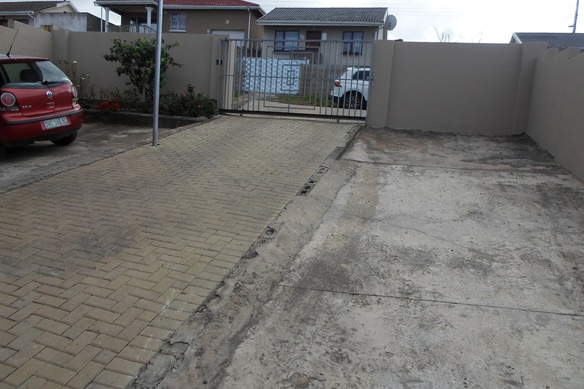 Two bedroom house in Highway Gardens - Photo 3