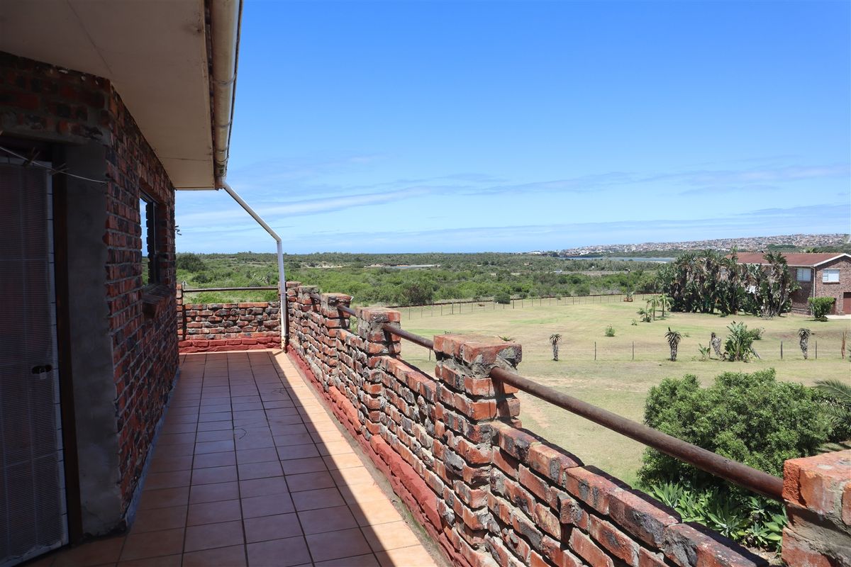 Country Living - Photo 2