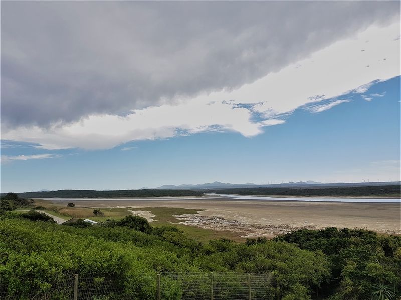 Perfectly Positioned! - Photo 2