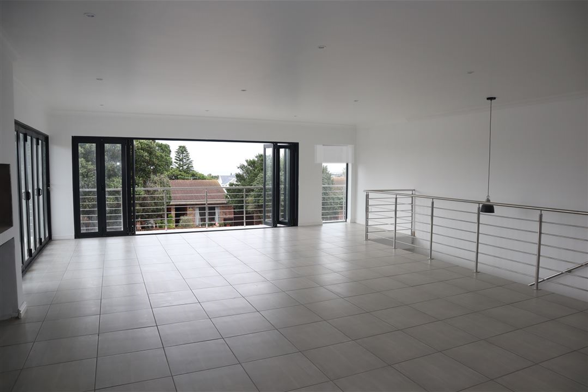 New on the Market - Photo 4