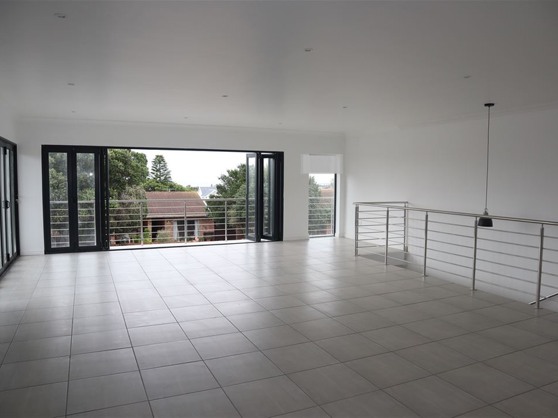 New on the Market - Photo 4