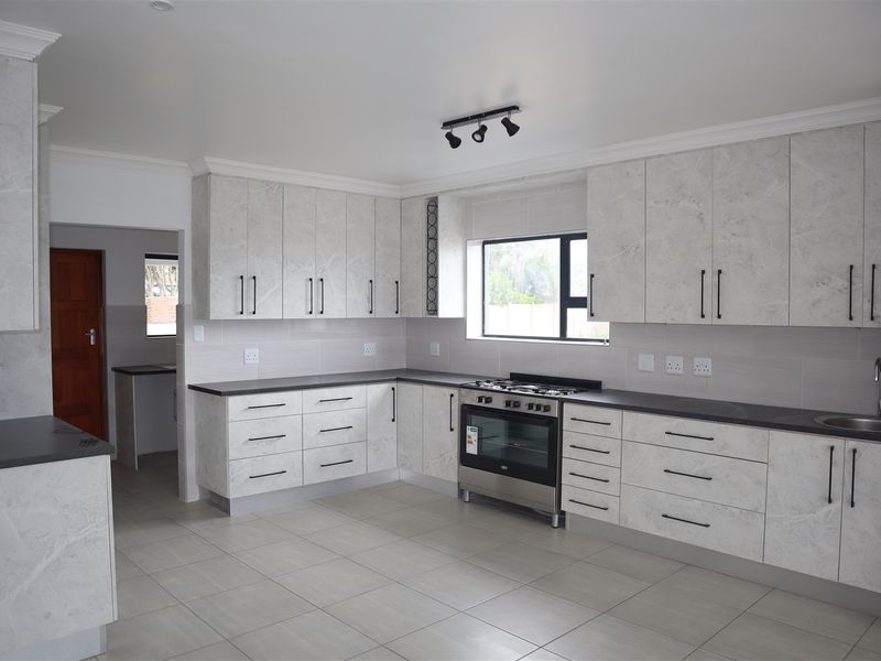 New on the Market - Photo 9