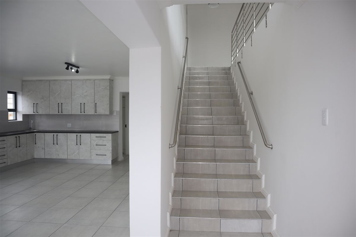 New on the Market - Photo 3