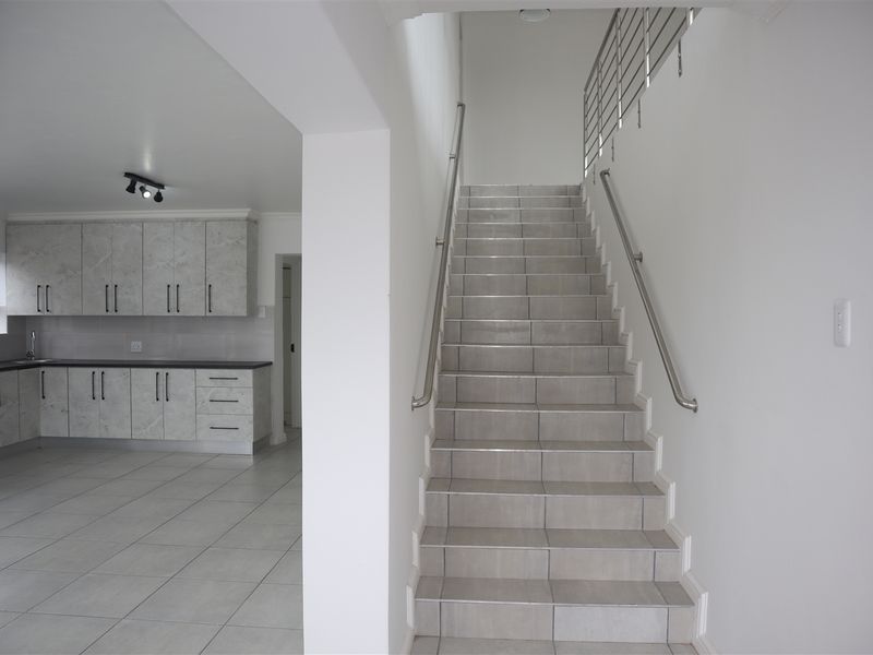 New on the Market - Photo 3