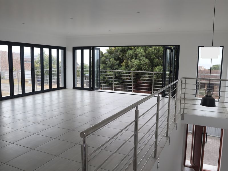 New on the Market - Photo 5