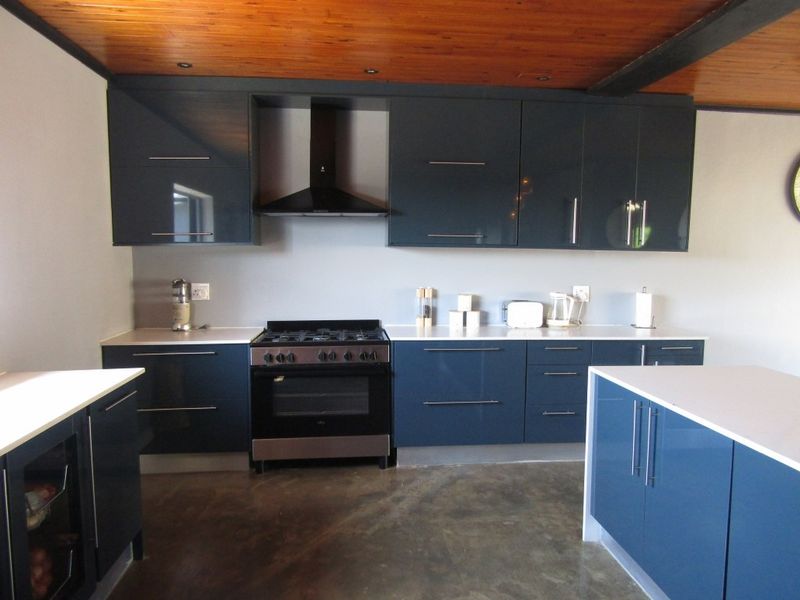 Trend Setting Home - Photo 6